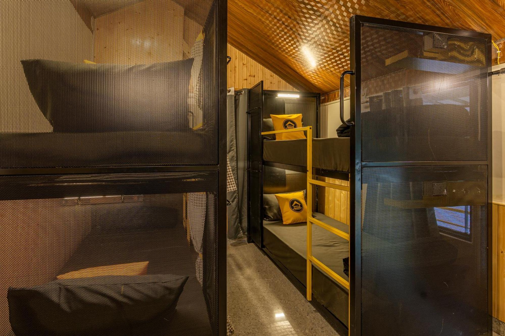 The Hosteller Kasol, Riverside Bilik gambar